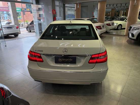 MERCEDES-BENZ-E 250-1.8 AVANTGARDE SPORT 16V GASOLINA 4P AUTOMÁTICO MERCEDES-BENZ-E 250-2011