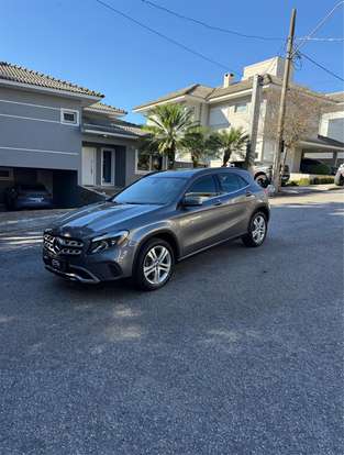 MERCEDES-BENZ-GLA 200-2017