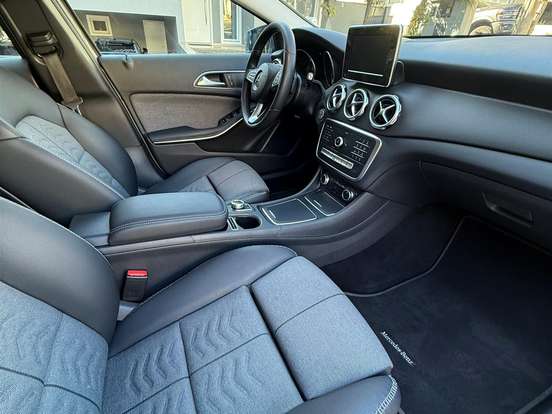 MERCEDES-BENZ-GLA 200-1.6 CGI FLEX STYLE 7G-DCT MERCEDES-BENZ-GLA 200-2017