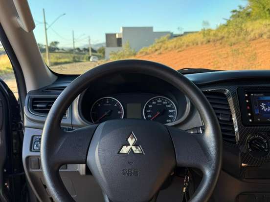 MITSUBISHI-L200 TRITON-2.4 16V TURBO DIESEL SPORT GLX CD 4P 4X4 MANUAL MITSUBISHI-L200 TRITON-2019