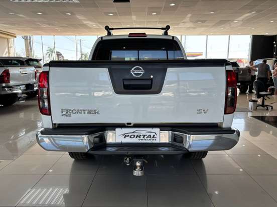 NISSAN-FRONTIER-2015