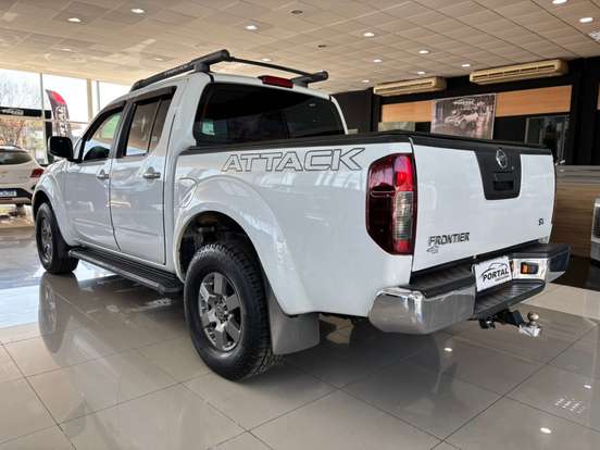 NISSAN-FRONTIER-2015