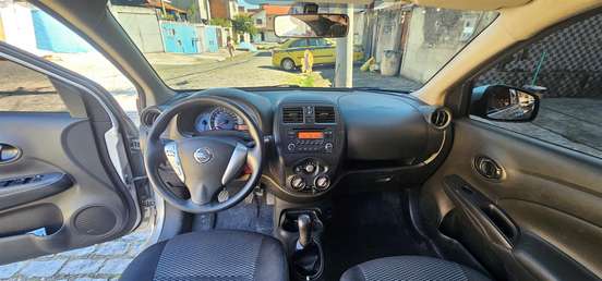 NISSAN-VERSA-2020