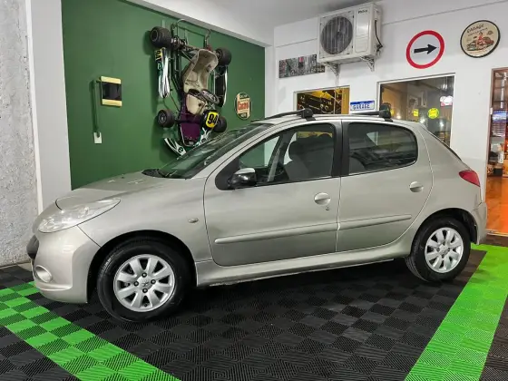 PEUGEOT 207 1.4 XR SPORT 8V FLEX 4P MANUAL PEUGEOT 207 1.4 XR SPORT 8V FLEX 4P MANUAL