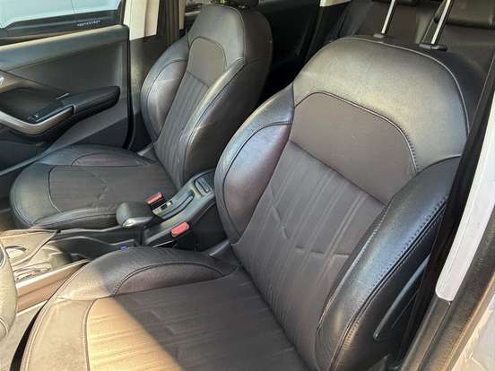 PEUGEOT-2008-1.6 16V FLEX GRIFFE 4P AUTOMÁTICO PEUGEOT-2008-2015