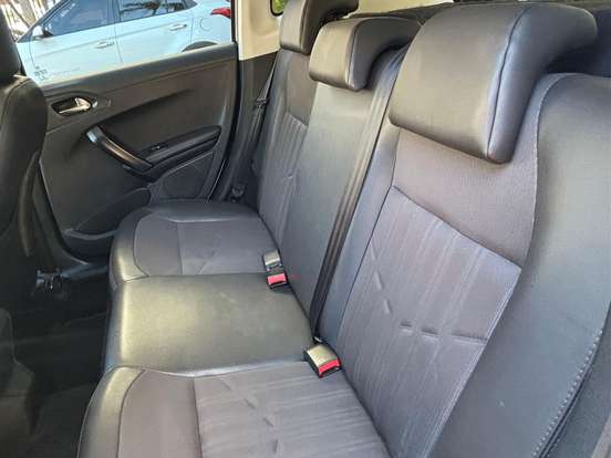 PEUGEOT-2008-1.6 16V FLEX GRIFFE 4P AUTOMÁTICO PEUGEOT-2008-2015
