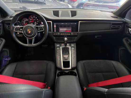 PORSCHE-MACAN-2021