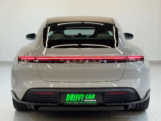 PORSCHE-TAYCAN-2021