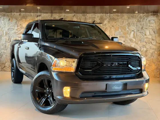 RAM CLASSIC 5.7 V8 GASOLINA LARAMIE NIGHT EDITION CD 4X4 AUTOMÁTICO RAM CLASSIC 5.7 V8 GASOLINA LARAMIE NIGHT EDITION CD 4X4 AUTOMÁTICO