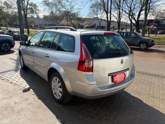 RENAULT-MEGANE-2010