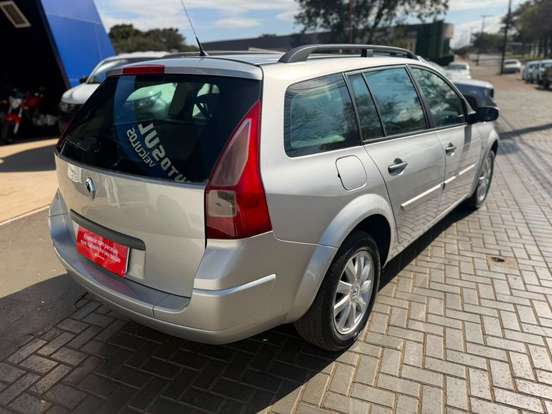 RENAULT-MEGANE-2010