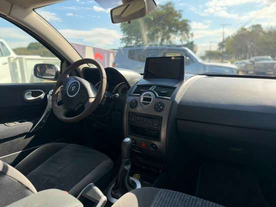 RENAULT-MEGANE-2010