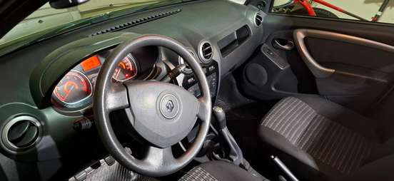 RENAULT-SANDERO-2012