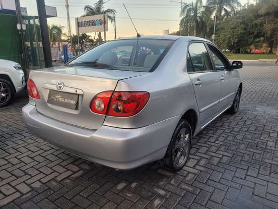 TOYOTA-COROLLA-2005