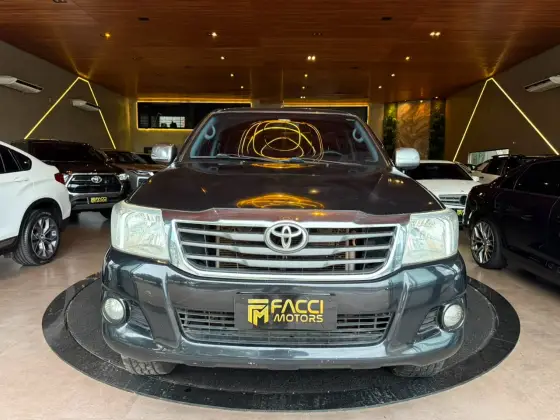 TOYOTA HILUX 2.7 SR 4X2 CD 16V FLEX 4P AUTOMÁTICO TOYOTA HILUX 2.7 SR 4X2 CD 16V FLEX 4P AUTOMÁTICO