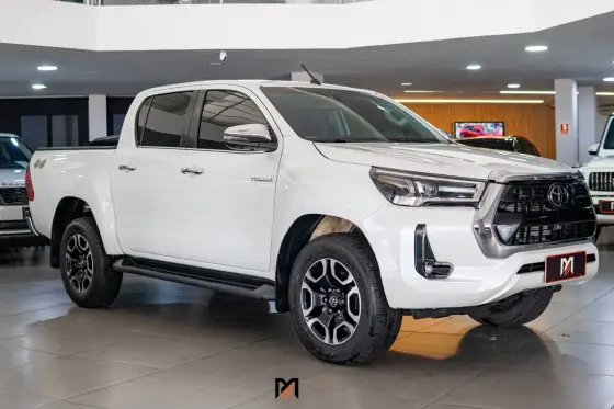 TOYOTA HILUX 2.8 D-4D TURBO DIESEL CD SRX 4X4 AUTOMÁTICO TOYOTA HILUX 2.8 D-4D TURBO DIESEL CD SRX 4X4 AUTOMÁTICO