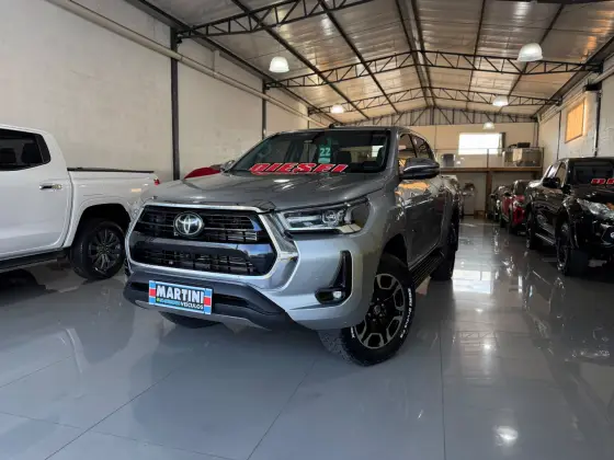 TOYOTA HILUX 2.8 D-4D TURBO DIESEL CD SRX 4X4 AUTOMÁTICO TOYOTA HILUX 2.8 D-4D TURBO DIESEL CD SRX 4X4 AUTOMÁTICO
