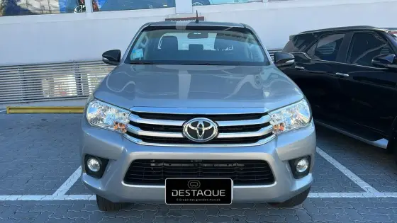 TOYOTA HILUX 2.8 SR 4X4 CD 16V DIESEL 4P AUTOMÁTICO TOYOTA HILUX 2.8 SR 4X4 CD 16V DIESEL 4P AUTOMÁTICO