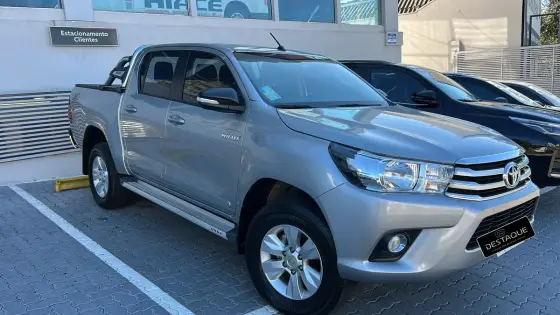 TOYOTA HILUX 2.8 SR 4X4 CD 16V DIESEL 4P AUTOMÁTICO TOYOTA HILUX 2.8 SR 4X4 CD 16V DIESEL 4P AUTOMÁTICO