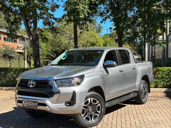TOYOTA HILUX 2.8 D-4D TURBO DIESEL CD SRV 4X4 AUTOMÁTICO