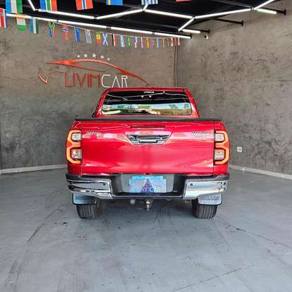 TOYOTA-HILUX-2021
