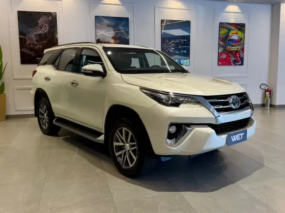 TOYOTA HILUX SW4 2.8 SRX 4X4 7 LUGARES 16V TURBO INTERCOOLER DIESEL 4P AUTOMÁTICO TOYOTA HILUX SW4 2.8 SRX 4X4 7 LUGARES 16V TURBO INTERCOOLER DIESEL 4P AUTOMÁTICO
