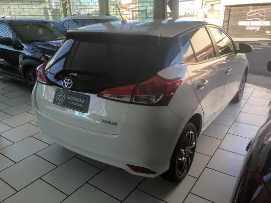 TOYOTA-YARIS-2022