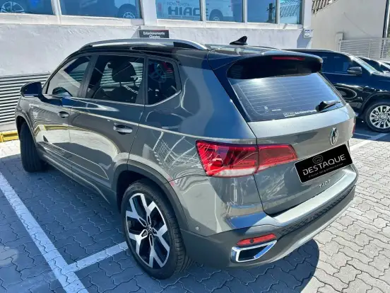 VOLKSWAGEN-TAOS-2025