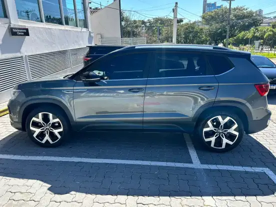 VOLKSWAGEN-TAOS-2025