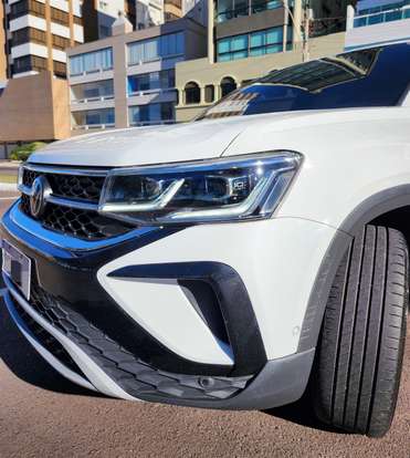 VOLKSWAGEN-TAOS-2023