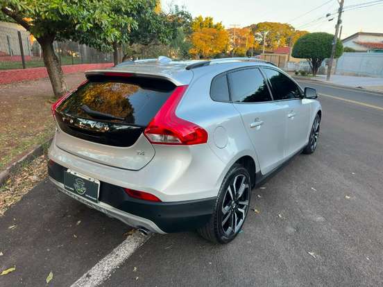 VOLVO-V40-2.0 T4 CROSS COUNTRY GASOLINA 4P AUTOMÁTICO VOLVO-V40-2017