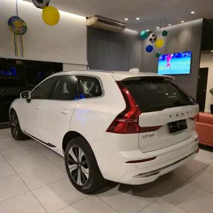 VOLVO-XC60-2024