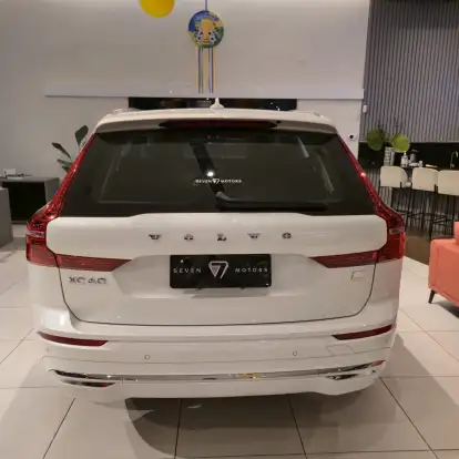 VOLVO-XC60-2024