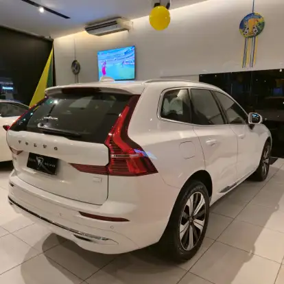 VOLVO-XC60-2024