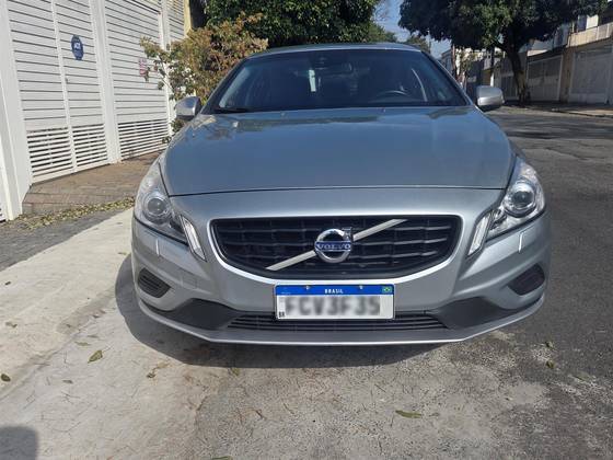 VOLVO S60 2.0 T5 R DESIGN 16V TURBO GASOLINA 4P AUTOMÁTICO