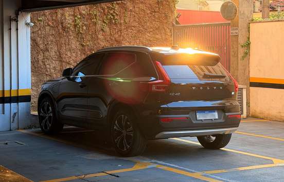 VOLVO-XC40-2021