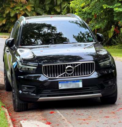 VOLVO-XC40-2021