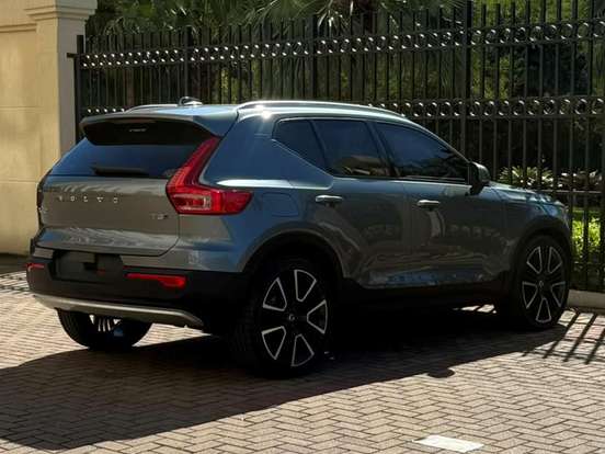 VOLVO-XC40-2.0 T5 GASOLINA MOMENTUM AWD GEARTRONIC VOLVO-XC40-2018