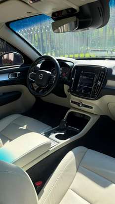 VOLVO-XC40-2.0 T5 GASOLINA MOMENTUM AWD GEARTRONIC VOLVO-XC40-2018