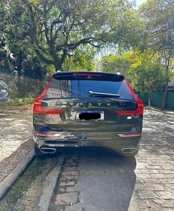 VOLVO-XC60-2020