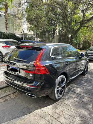 VOLVO-XC60-2020
