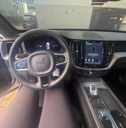 VOLVO-XC60-2023