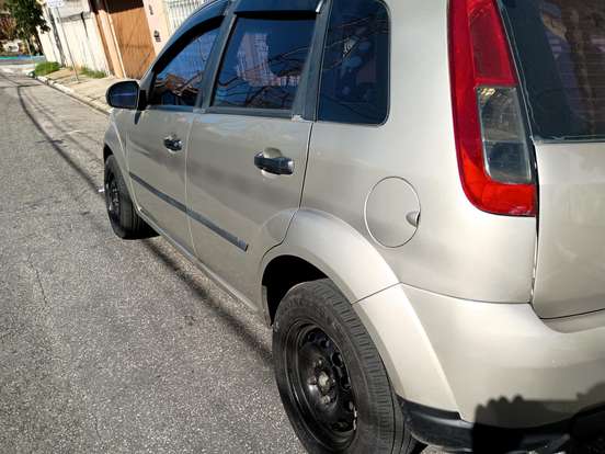 FORD-FIESTA-2007