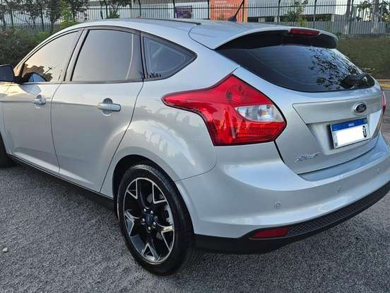FORD-FOCUS-1.6 SE 16V FLEX 4P POWERSHIFT FORD-FOCUS-2013