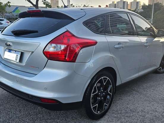 FORD-FOCUS-1.6 SE 16V FLEX 4P POWERSHIFT FORD-FOCUS-2013