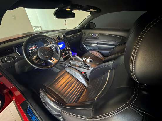 FORD-MUSTANG-2021