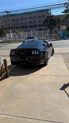 FORD-MUSTANG-2021