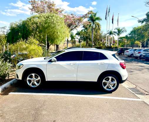 MERCEDES-BENZ-GLA 200-2017