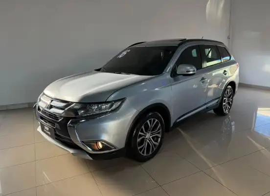 MITSUBISHI-OUTLANDER-2015