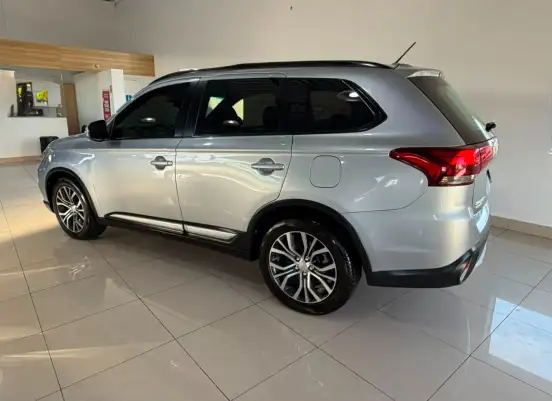 MITSUBISHI-OUTLANDER-2.0 16V GASOLINA 4P AUTOMÁTICO MITSUBISHI-OUTLANDER-2015
